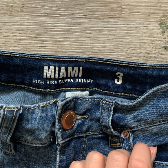 Jeans. - Picture 2 of 5